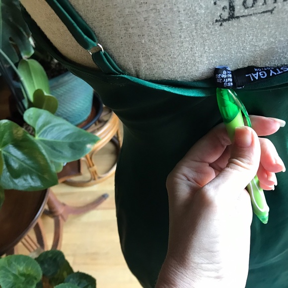 Nasty Gal NWTs Cowl Neck Satin Mini Dress Dark Green USA Sz 6 - Picture 5 of 6